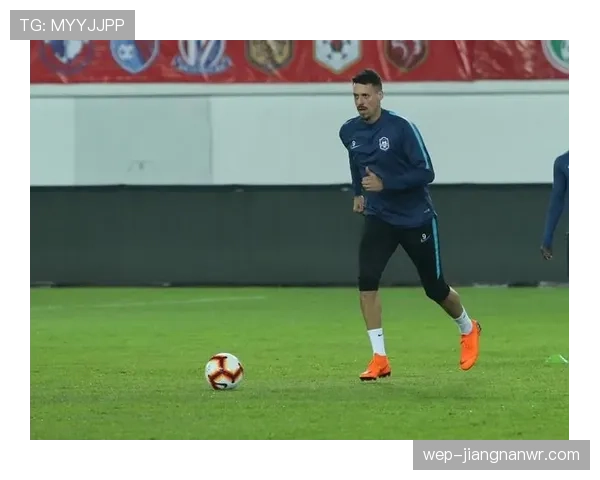 佩贾无球跑动拉开空间，三分效率碾压同位置锋线