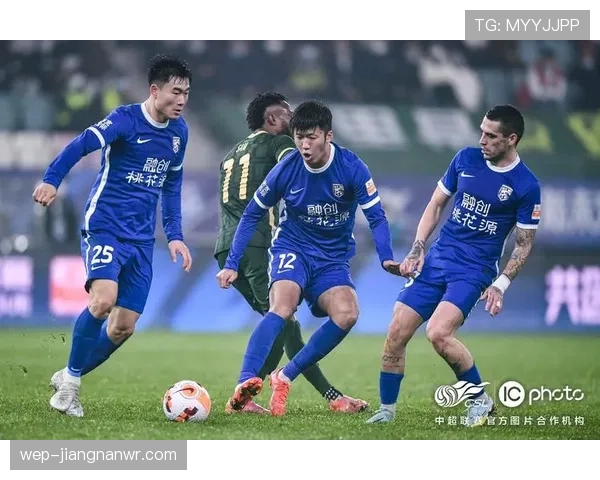 扬尼斯利用挡拆突破提升得分效率 拉开球队进攻差距